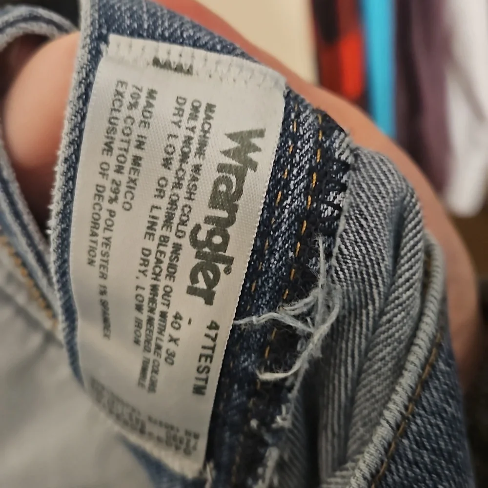 Wrangler Mens 47 Regular advanced fit light wash jeans. - Picture 3 of 5